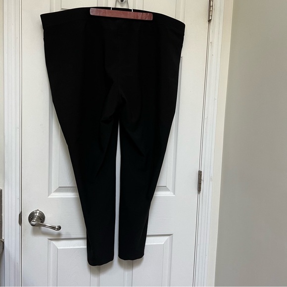 Women’s Pants - Picture 4 of 10